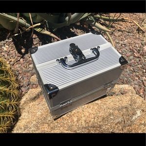 Caboodles Silver Hard Cosmetic Train Case w/ Latch